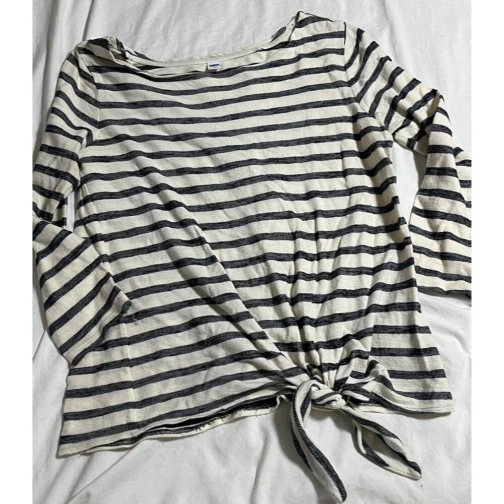 Old navy size medium tie knot shirt top striped cute women’s short sleeve